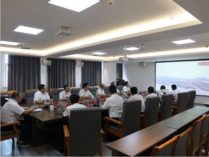 市城投集團集中收聽收看紀念中國